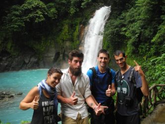 Avec Thib et Charly devant la cascade !